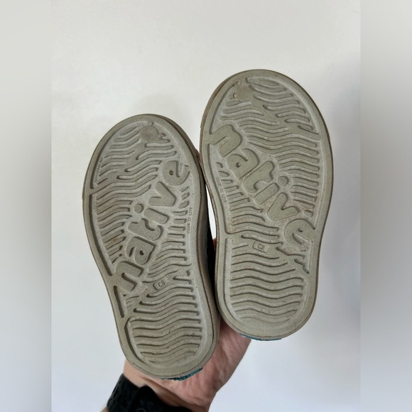 Silver Native Slip Ons Size 5 - Picture 6 of 6